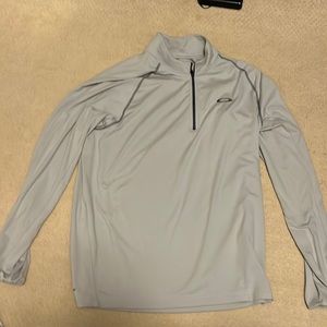 Oakley pull over not worn a lot no rips holes or stains!